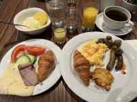 �M�̏�̐H���ƈ��ݕ�

AI �����R���e���c�͌����܂މ\��������܂��B