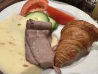 �M�̏�̐H�ו�

AI �����R���e���c�͌����܂މ\��������܂��B