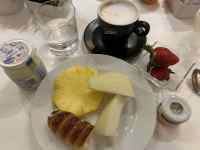 �M�̏�̐H�ו��ƈ��ݕ�

AI �����R���e���c�͌����܂މ\��������܂��B