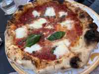 �M�̏�̃s�U

AI �����R���e���c�͌����܂މ\��������܂��B