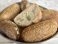 �H�i, ����, �e�[�u��, �M ���܂܂�Ă���摜

AI �����R���e���c�͌����܂މ\��������܂��B