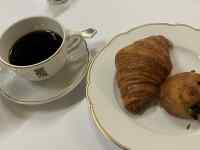 �M, �J�b�v, �e�[�u��, �H�i ���܂܂�Ă���摜

AI �����R���e���c�͌����܂މ\��������܂��B