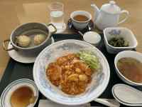 �e�[�u���̏�ɂ���X�[�v

AI �����R���e���c�͌����܂މ\��������܂��B