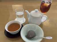 �e�[�u���̏�ɒu���ꂽ�R�[�q�[�J�b�v

AI �����R���e���c�͌����܂މ\��������܂��B