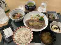 �e�[�u���ɒu���Ă���l�X�ȗ���

AI �����R���e���c�͌����܂މ\��������܂��B