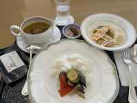 �M�̏�̐H���ƈ��ݕ�

AI �����R���e���c�͌����܂މ\��������܂��B