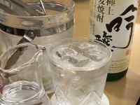 �e�[�u��, �J�b�v, ����, �H�i ���܂܂�Ă���摜

AI �����R���e���c�͌����܂މ\��������܂��B