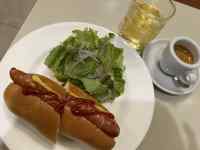 �M�̏�̃T���h�C�b�`�ƃT���_

AI �����R���e���c�͌����܂މ\��������܂��B