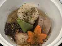 �M�̏�̃V�`���[

AI �����R���e���c�͌����܂މ\��������܂��B