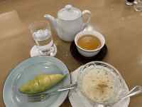 �e�[�u���̏�ɂ���X�[�v

AI �����R���e���c�͌����܂މ\��������܂��B