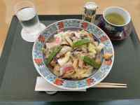 �e�[�u���̏�̗���

AI �����R���e���c�͌����܂މ\��������܂��B