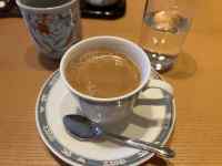 �e�[�u���̏�ɂ���R�[�q�[

AI �����R���e���c�͌����܂މ\��������܂��B