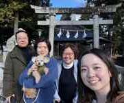 �����̑O�Ŏʐ^���B��l�X

AI �����R���e���c�͌����܂މ\��������܂��B