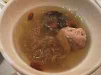 �{�E���̒��ɓ����Ă���X�[�v

AI �����R���e���c�͌����܂މ\��������܂��B