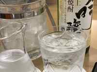 �e�[�u��, �J�b�v, �H�i, ���� ���܂܂�Ă���摜

AI �����R���e���c�͌����܂މ\��������܂��B