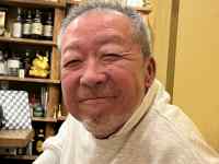 �����V���c�𒅂Ă���j��

AI �����R���e���c�͌����܂މ\��������܂��B