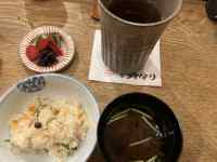 �M�̏�̐H���ƈ��ݕ�

AI �����R���e���c�͌����܂މ\��������܂��B