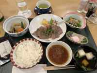 �e�[�u���̏�ɂ��邢���ȐH�ו�

AI �����R���e���c�͌����܂މ\��������܂��B