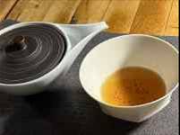 �H�i, �J�b�v, �e�[�u��, �R�[�q�[ ���܂܂�Ă���摜

AI �����R���e���c�͌����܂މ\��������܂��B