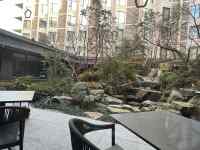 ����, �e�[�u��, �֎q, �x���` ���܂܂�Ă���摜

AI �����R���e���c�͌����܂މ\��������܂��B