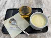 �e�[�u���̏�̐H�ו��ƈ��ݕ�

AI �����R���e���c�͌����܂މ\��������܂��B