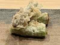 �ؐ��e�[�u���̏�ɒu���ꂽ�p��

AI �����R���e���c�͌����܂މ\��������܂��B