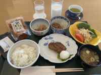 �e�[�u���̏�ɂ��邢���ȐH�ו�

AI �����R���e���c�͌����܂މ\��������܂��B