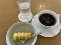 �M�̏�̃J�b�v�ɓ��������ݕ�

AI �����R���e���c�͌����܂މ\��������܂��B