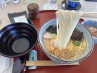 �e�[�u���̏�ɂ��闿��

AI �����R���e���c�͌����܂މ\��������܂��B