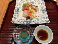 �e�[�u���̏�ɂ���H�ו�

AI �����R���e���c�͌����܂މ\��������܂��B