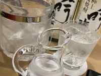 �e�[�u��, �J�b�v, ����, �H�i ���܂܂�Ă���摜

AI �����R���e���c�͌����܂މ\��������܂��B