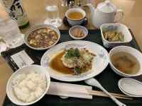 �e�[�u���ɒu���Ă���l�X�ȗ���

AI �����R���e���c�͌����܂މ\��������܂��B