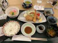 �e�[�u���ɒu���Ă���l�X�ȗ���

AI �����R���e���c�͌����܂މ\��������܂��B