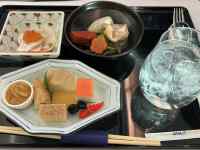 �g���C�̏�ɂ��邢���ȐH�ו�

AI �����R���e���c�͌����܂މ\��������܂��B