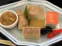 �g���C�̏�̐H�ו�

AI �����R���e���c�͌����܂މ\��������܂��B