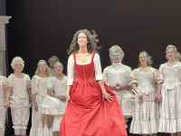 �h���X�𒅂ė����Ă���j������

AI �����R���e���c�͌����܂މ\��������܂��B