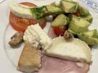 �M�̏�̐H�ו�

AI �����R���e���c�͌����܂މ\��������܂��B