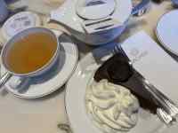 �H�i, �e�[�u�� ���܂܂�Ă���摜

AI �����R���e���c�͌����܂މ\��������܂��B