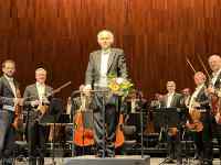 �l, ����, �j, �O���[�v ���܂܂�Ă���摜

AI �����R���e���c�͌����܂މ\��������܂��B