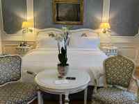 �g�F�̂��郊�r���O���[��

AI �����R���e���c�͌����܂މ\��������܂��B