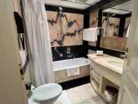 �V�����[��������o�X���[��

AI �����R���e���c�͌����܂މ\��������܂��B