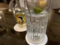 ����, �e�[�u��, ����, �K���X ���܂܂�Ă���摜

AI �����R���e���c�͌����܂މ\��������܂��B