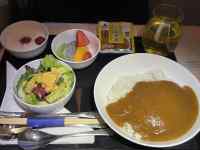 �e�[�u���̏�̐H��

AI �����R���e���c�͌����܂މ\��������܂��B