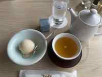 �e�[�u���̏�ɂ���R�[�q�[

AI �����R���e���c�͌����܂މ\��������܂��B