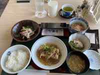 �e�[�u���ɒu���Ă���l�X�ȗ���

AI �����R���e���c�͌����܂މ\��������܂��B