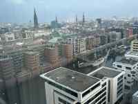 �����̑O�ɕ���ł���

AI �����R���e���c�͌����܂މ\��������܂��B