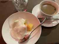 �M, �e�[�u��, �J�b�v, �H�i ���܂܂�Ă���摜

AI �����R���e���c�͌����܂މ\��������܂��B