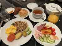 �e�[�u���̏�ɂ��邢���ȐH�ו�

AI �����R���e���c�͌����܂މ\��������܂��B