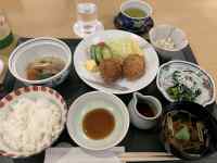 �e�[�u���̏�ɂ��邢���ȐH�ו�

AI �����R���e���c�͌����܂މ\��������܂��B