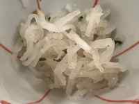 ����, �H�i, ��, �e�[�u�� ���܂܂�Ă���摜

AI �����R���e���c�͌����܂މ\��������܂��B